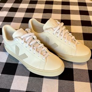 BRAND NEW MENS VEJA SNEAKERS